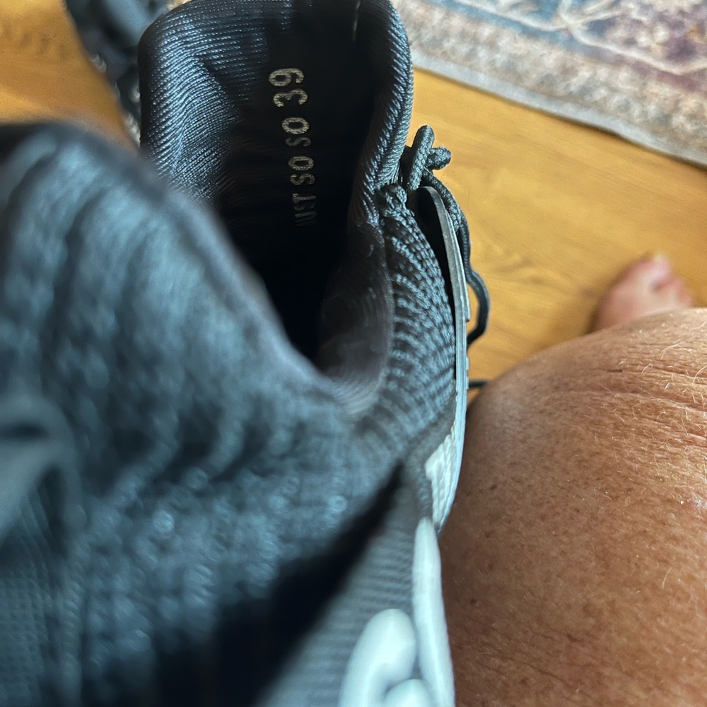 Just So So Women's Black Athletic Shoes.. European size 39 (8.5 US) - Picture 5 of 6